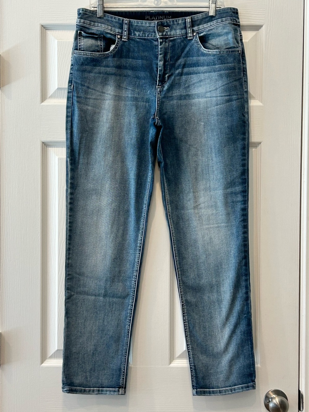 Chico's Platinum Straight Leg Jeans in Medium Blue Faded Wash Size 1.5 Relaxed